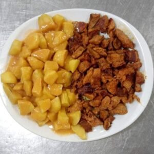 Carne de pincho moruno con patatas bravas